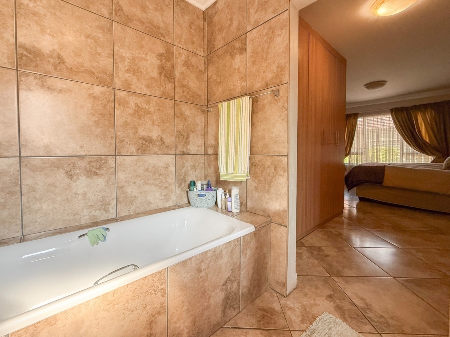 To Let 3 Bedroom Property for Rent in Melodie North West